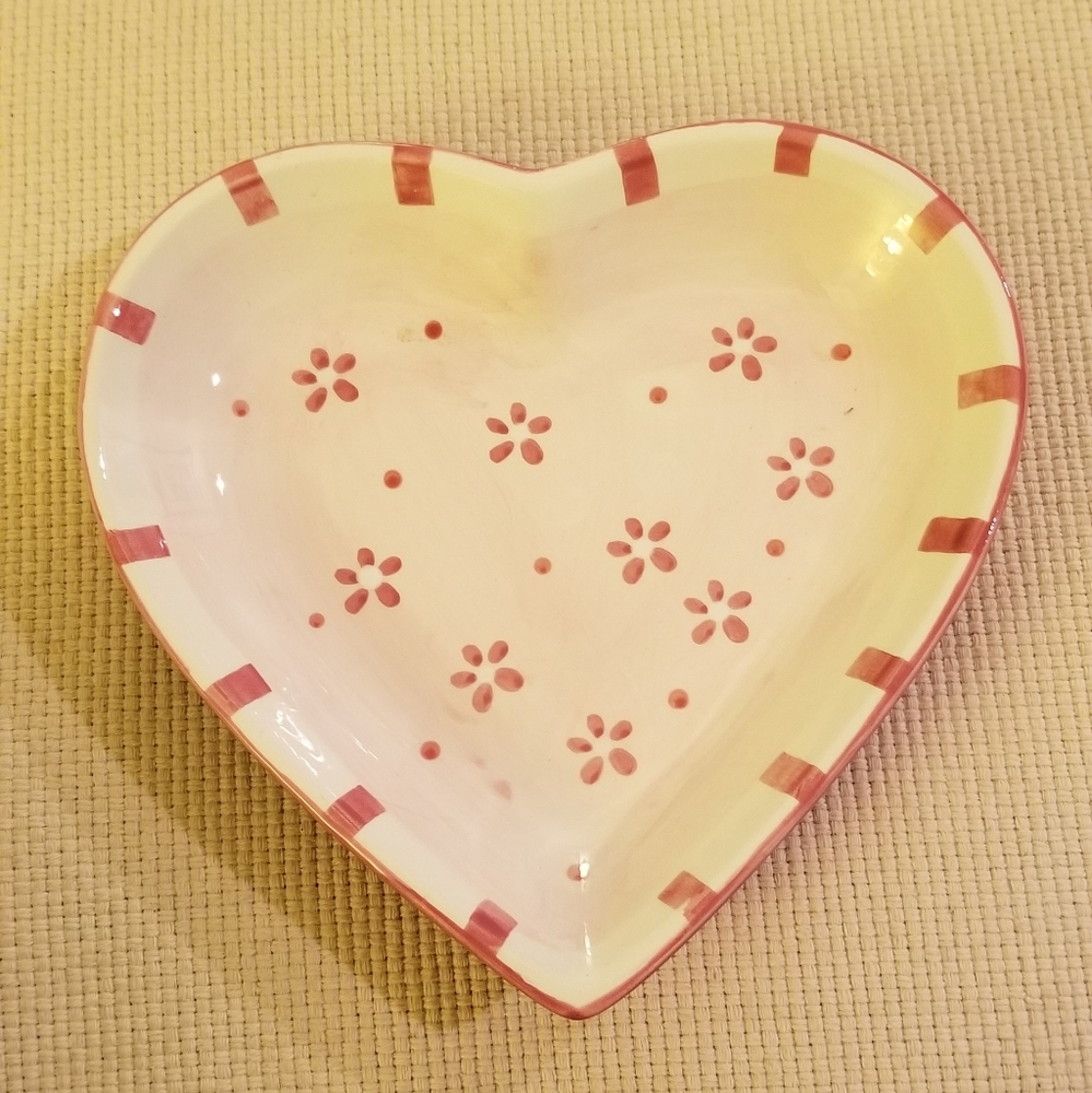 Ceramic heart shape plate